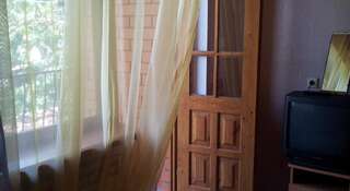 Гостевой дом Laguna na Khalturina Геленджик Двухместный номер с 2 отдельными кроватями и общей ванной комнатой-4